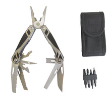 Φόρτωση εικόνας στο εργαλείο προβολής Συλλογής, Πολυεργαλείο για το Κάμπινγκ. Περιέχει πένσα με ελατήριο επαναφοράς στην ανοιχτή θέση, αιχμηρό μαχαίρι, οδοντωτό μαχαίρι, πριόνι, κόφτη σύρματος, απογυμνωτή καλωδίων, ανοιχτήρι κονσερβών, ανοιχτήρι μπουκαλιών, καλέμι, λίμα, χάρακα, προσαρμογέα κατσαβιδιών με 4 κατσαβίδια διπλής όψεως, σύστημα ασφάλισης εργαλείων και θήκη ζώνης.