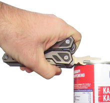 Φόρτωση εικόνας στο εργαλείο προβολής Συλλογής, Πολυεργαλείο για το Κάμπινγκ. Περιέχει πένσα με ελατήριο επαναφοράς στην ανοιχτή θέση, αιχμηρό μαχαίρι, οδοντωτό μαχαίρι, πριόνι, κόφτη σύρματος, απογυμνωτή καλωδίων, ανοιχτήρι κονσερβών, ανοιχτήρι μπουκαλιών, καλέμι, λίμα, χάρακα, προσαρμογέα κατσαβιδιών με 4 κατσαβίδια διπλής όψεως, σύστημα ασφάλισης εργαλείων και θήκη ζώνης.